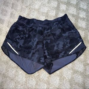 Lululemon Hotty Hot Low-Rise Lined Short 4"